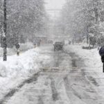 Meteo oggi con neve in collina e freddi venti di burrasca, più sole da domenica