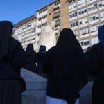 Papa, Vaticano: Lieve miglioramento nella criticità ma la prognosi non è sciolta