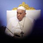 Papa non legge catechesi in udienza: Con la mia bronchite non posso
