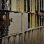Sei il preferito di nonno, aggredisce il fratello 14enne con una forchetta e viene arrestato