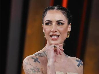 Ema Stokholma a Verissimo, chi è la conduttrice radiofonica ospite oggi 29 marzo