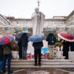 Papa Francesco, Vaticano: Condizioni stabili, prognosi resta riservata