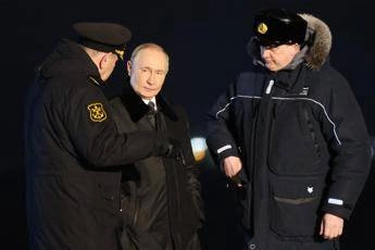 Putin, 'piano' per la pace: Serve governo provvisorio in Ucraina