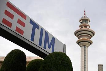 Tim, c'è l'accordo Vivendi-Poste per cessione del 15% a 684 milioni