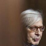 Vittorio Sgarbi ricoverato al Gemelli, l’amico Veneziani: Depressione alleata della malattia