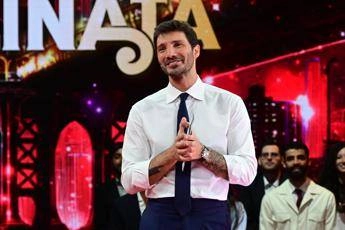 Ascolti tv, 'Step' vince con oltre 2,7 milioni: Stefano De Martino sigla record stagionale