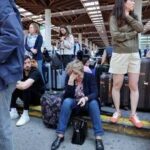 Blackout Spagna, i video del caos: semafori in tilt, treni fermi