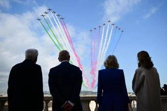Carlo e Camilla da Mattarella, Frecce Tricolori e Red arrows nel cielo di Roma