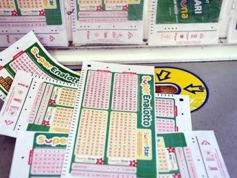 Superenalotto, numeri combinazione vincente oggi 3 aprile