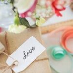 Festa della mamma 2025, non solo fiori: cosa regalarle domenica 11 maggio