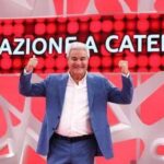 Pino Insegno torna con 'Reazione a catena' e replica alle critiche: Bassi ascolti? Non devo dimostr...