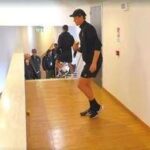 Sinner, la pioggia ritarda il match con Cerundolo. E lui gioca a bocce - Video