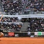 Sinner, un braccio di ferro arancione e il tifo per... Ruud: cori e cartelloni al Foro