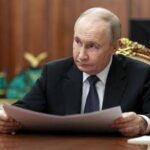 Ucraina, Putin attacca: Sanzioni? Occidente si danneggia da solo, idioti