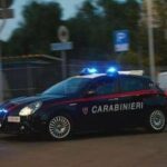 Cagliari, lo trovano ustionato in strada con l'auto in fiamme: 69enne in fin di vita
