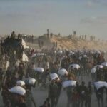 Gaza, media: Uccisi 9 palestinesi in coda per gli aiuti