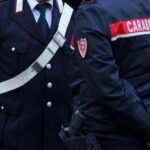 Sei grassa e brutta, picchia e insulta moglie e figlia: arrestato 61enne nel Napoletano