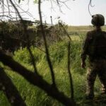 Ucraina, soldati usano reti da pesca per difendersi dai droni russi