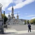 A Lourdes guarigione inspiegabile, 67enne italiana con sclerosi torna a camminare