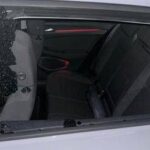 Ai Cancelli di Ostia finestrini distrutti e auto razziate, ladri (ancora) in azione al 'Mare di Roma...