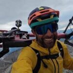 Biker estremo star dei social precipita per 200 metri, trovato morto Andreas Tonelli