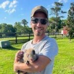 Catene a mani e piedi, trattati come animali: parla la zia di un italiano detenuto ad Alligator Al...