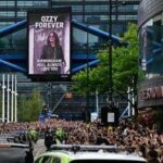 Ozzy Osbourne, in migliaia a Birmingham per l'ultimo addio sulle note di 'Iron man'