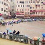 Palio di Siena salta per maltempo, la corsa è rinviata a domani
