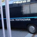 Rivolta nel carcere di Rieti, sala ricreativa in fiamme: 6 agenti penitenziari in ospedale