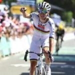 Tour, Pogacar vince la settima tappa in volata e torna maglia gialla