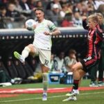 Bundesliga, imbarazzo in tv dopo la partita: i giocatori scambiano maglia, la giornalista li confond...