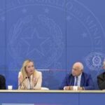 Caso Almasri, gli atti del Tribunale dei ministri: Nordio, Mantovano e Piantedosi lo hanno scientem...