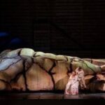 Festival Puccini, soprano cade in scena ma conclude la 'Manon' da seduta