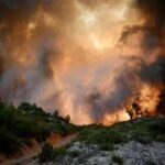 Francia, incendi nel sud: un morto e migliaia di sfollati. Disastro senza precedenti