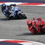 MotoGp in Austria, Marc Marquez vince la sprint davanti a fratello Alex. Bagnaia si ritira