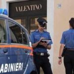 Roma, furto nella boutique Valentino in pieno centro: rubate 30 borse