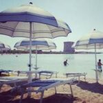 Spiagge vuote, tutta colpa del caro ombrellone? I balneari: Realtà è che famiglie non arrivano a fi...