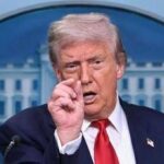Trump, l'incontro con Putin e la gaffe: Venerdì vado in Russia