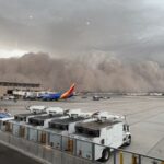 Una tempesta di sabbia travolge Phoenix: visibilità quasi nulla, danni e blackout