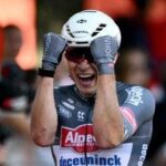 Vuelta, Philipsen vince allo sprint la prima tappa e conquista la maglia rossa