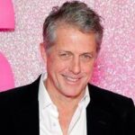 Auguri Hugh Grant, l'icona della commedia romantica compie 65 anni