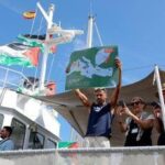 Flotilla, attivisti: Ancora 40 italiani a bordo, la missione continua. Tajani: Avvertiti dei risc...