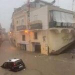 Maltempo da nord a sud: a Monza salvate mamma e figlia intrappolate in casa. Nubifragio su Ischia, e...