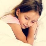 Melatonina e bambini, ecco dose e orario ideali per il sonno