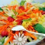 Pancia gonfia dopo i pasti? Verdure e non solo, quali possono essere le cause