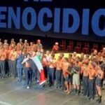 Roberto Bolle sul palco con bandiera Palestina, il messaggio per Gaza