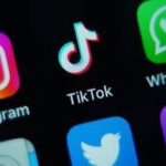 TikTok, Francia verso il bando per i minori: È tossico e crea dipendenza