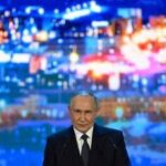 Ucraina, Ue adotta nuove sanzioni su Russia. 007 Gb: Pace? Putin ci prende in giro