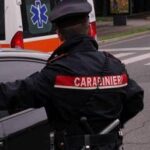 Bimbo di 8 anni trovato morto in casa, corpo della madre in mare: l'allarme del padre