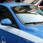 Canta la ninna nanna al bambino, il marito la picchia